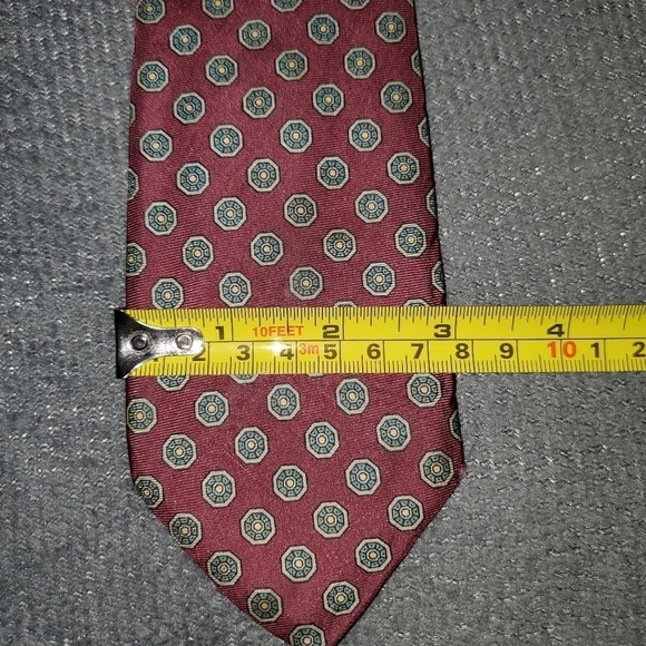 Red Tie with Green Pattern - New - Picture 4 of 6